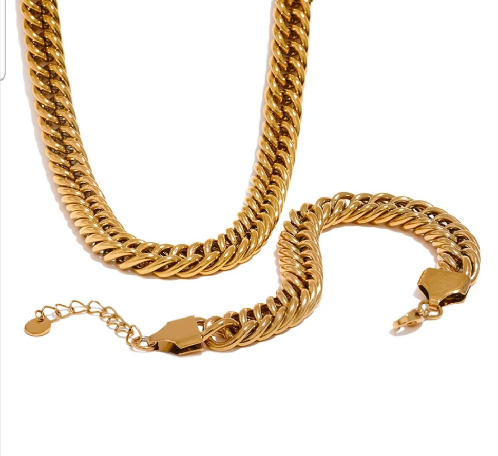 Gold Chunky Curb Chain Necklace
