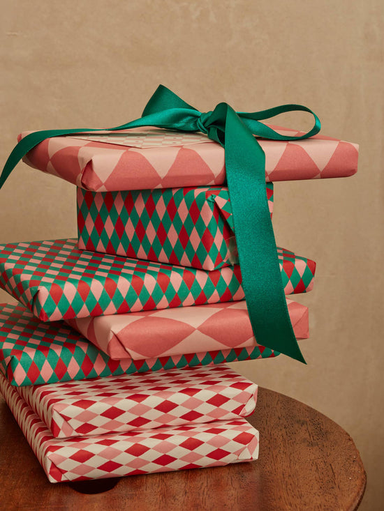 Pink Diamonds Gift Wrap