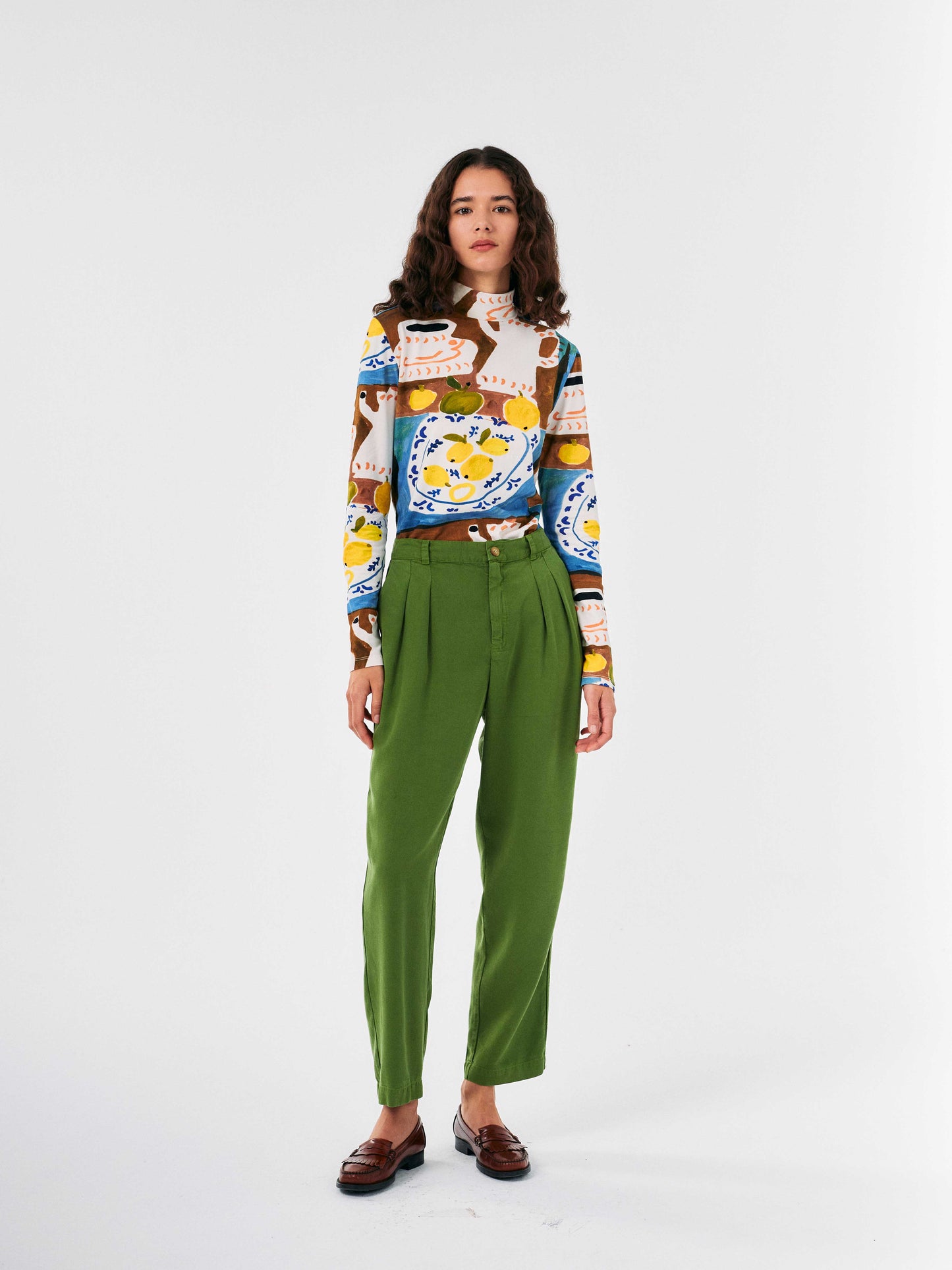 Abstract Tea Time Print Turtle Neck T-shirt