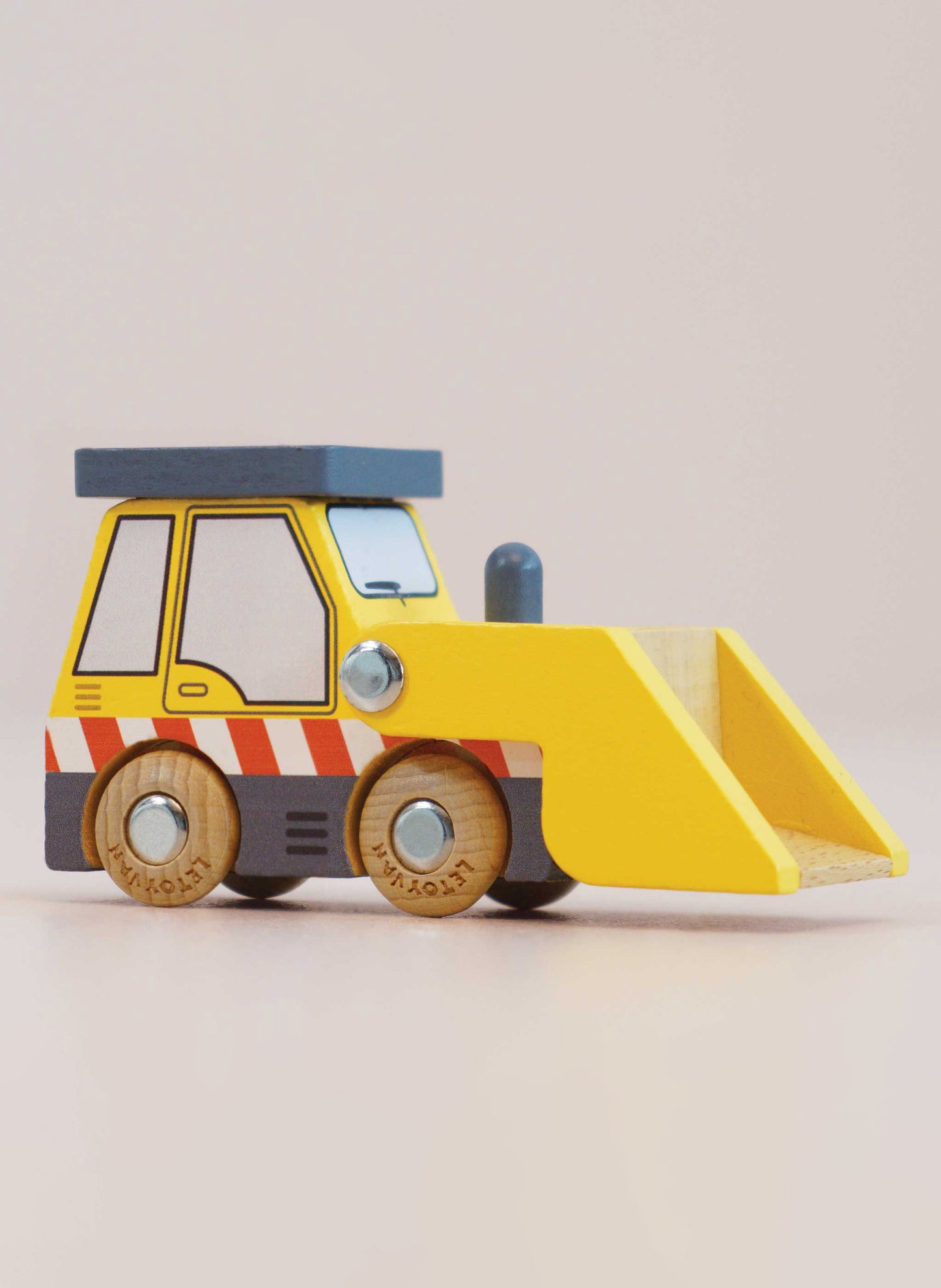 No. 38 Vince Wooden Loader