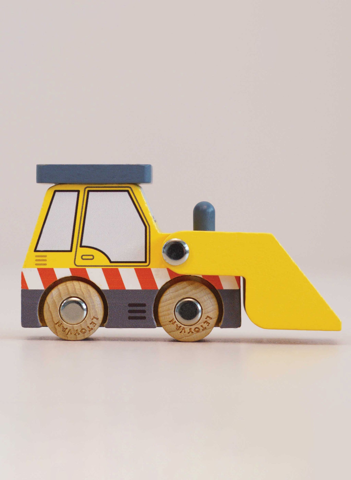 No. 38 Vince Wooden Loader
