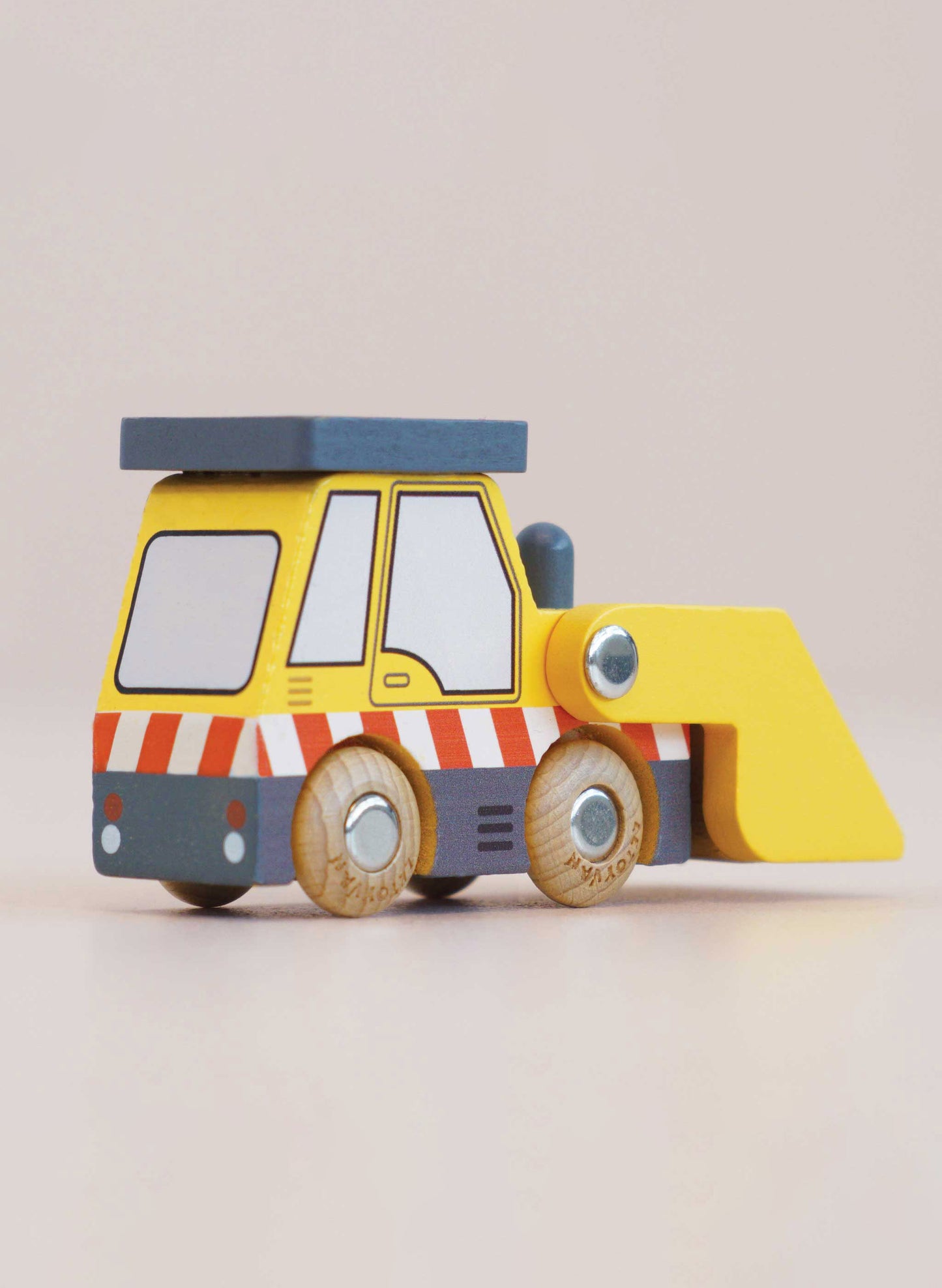 No. 38 Vince Wooden Loader
