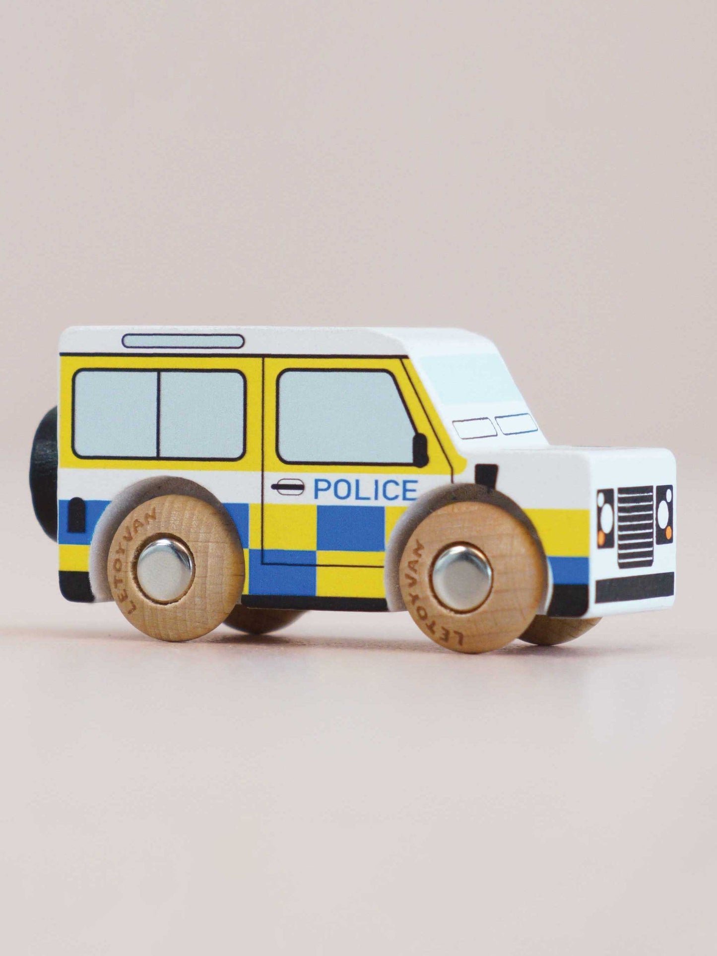 No. 40 Bobby Wooden Car