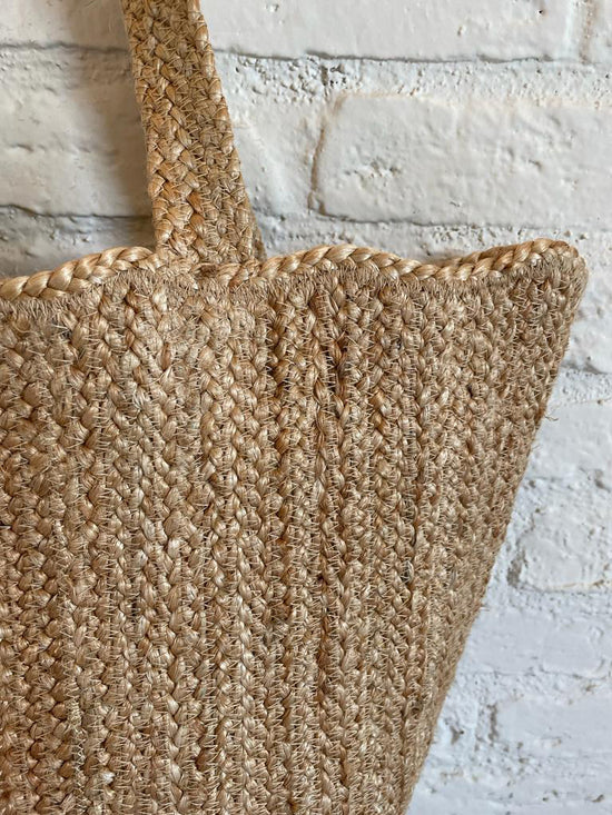 Load image into Gallery viewer, Natural Scallop Tote
