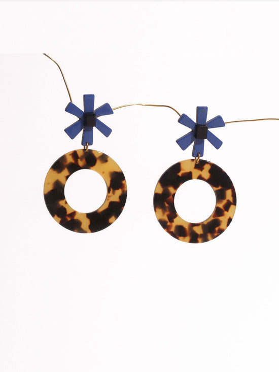 Load image into Gallery viewer, Tortoise Note Earrings
