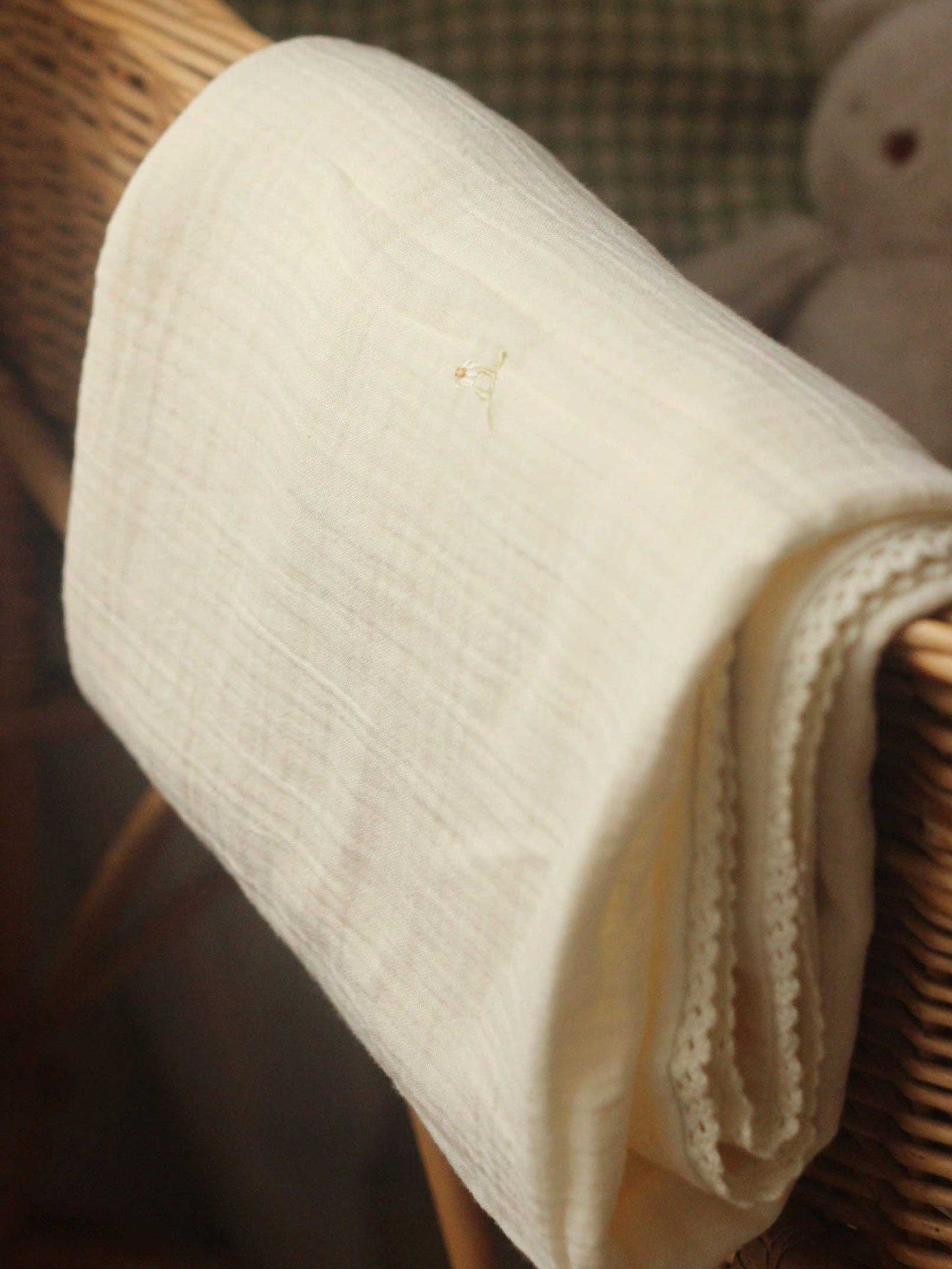 Wild Chamomile Embroidered Muslin Blanket